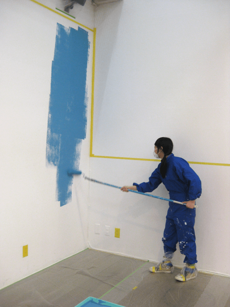 壁のペンキ塗り